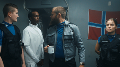 Kristoffer, "Lovebot", kommandør Sverre og Hedda. Foto: Stian Thilert/NRK
