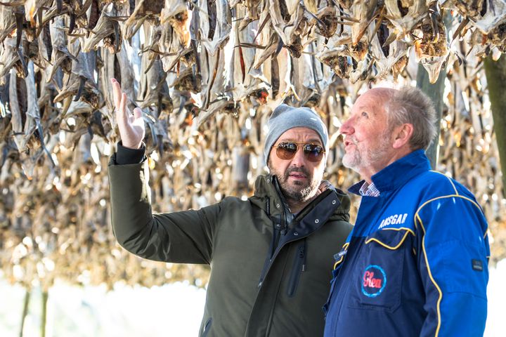 Joe Bastianich er en av dommerne i MasterChef Italia. Her sammen med Ansgar Pedersen, tørrfisvraker i AS Glea. Foto: MasterChef Italia