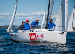 NM-GULL: Anders Pedersen, som vanligvis seiler alene, deltok i NM i J/70 der han tok gull sammen med tre lagkamerater. [Foto: Morten Jensen]