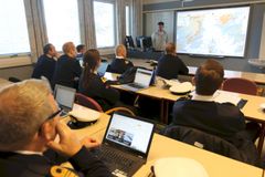 Her får deltakerne innføring i hvordan simulatortreningen vil være, og deltakerne er snare med å stille spørsmål til ekspertisen de har foran seg.