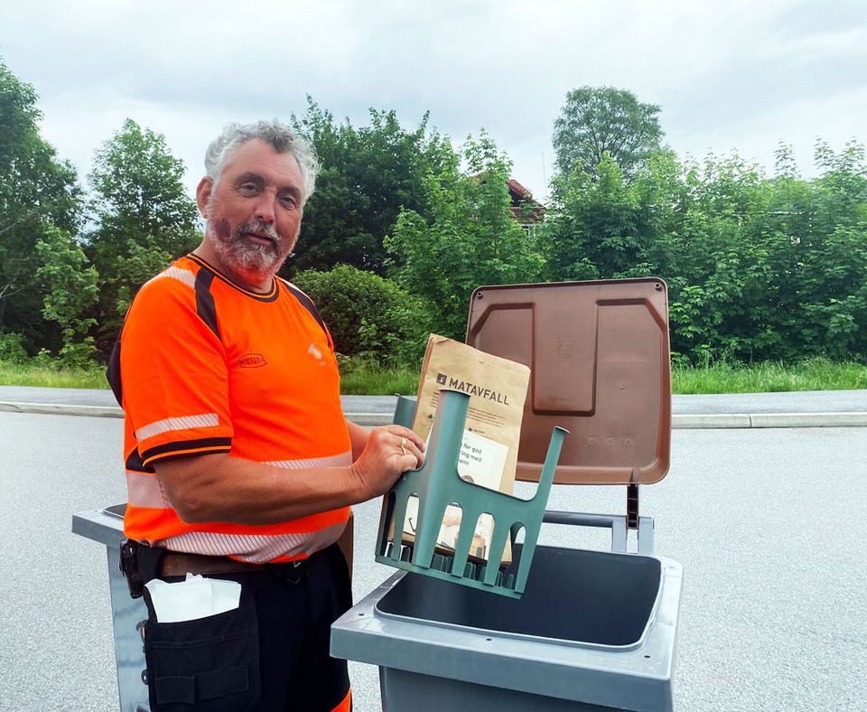 Utdeling av matavfallsspann, korg og pose