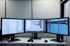 3D-modellen projiseres videre over på skjermvegger eller direkte i VR-briller som gir brukerne romfølelse – og skaper en såkalt BIM-cave. Foto: COWI