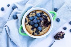 Baked oats med blåbær. Foto: MatPrat, Therese Elstad.