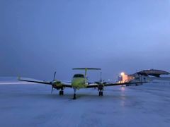 Flere piloter ved ambulanseflybasene i Kirkenes og Alta har blitt rammet av sykdom. Dette vil redusere tilgjengeligheten for ambulansefly de nærmeste dagene. For å kompensere for redusert beredskap leier Babcock inn et jetfly fra Sverige. Foto: BSAA