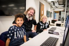 Grunnlegger og koordinator Torgeir Waterhouse i Lær Kidsa Koding arbeider for å øke den allmenne forståelsen av informasjonsteknologi. (Foto: Lær Kidsa Koding).