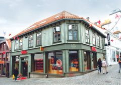 Nygata 1 i Stavanger: Etter tilbakeføring av fasaden. Foto: Hanne Windsholt, Stavanger kommune.