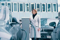 Det er svært sjelden at det brenner i elbilbatterier, sier Christina Bu, generalsekretær i Norsk elbilforening (foto: Norsk elbilforening/Aksel Jermstad).