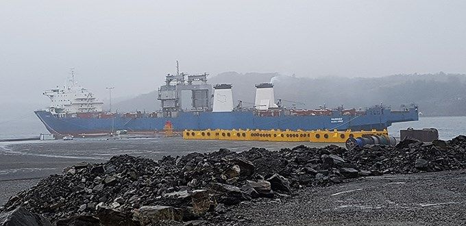 Miljødirektoratet var på tilsyn på lasteskipet Harrier (tidligere Tide Carrier) da det lå i arrest i Gismarvik havn i 2017. Foto: Miljødirektoratet.