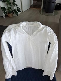 BUNADSKJORTEN: Et produkt som bleker hvite tekstiler kan være nok til at du får en hvit og fin bunadsskorte til 17. mai. Foto: Iver Valkvæ/ifi.no