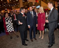 Gunn Ovesen sammen med Kronprinsparet og olje – og energiministeren på OTC. Foto: Tom Hansen/Innovasjon Norge