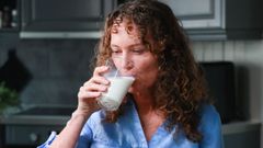 Melk inneholder mye kalsium som er et viktig mineral for sunn beinhelse. Foto: Melk.no.
