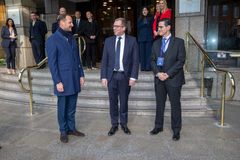 Kronprins Haakon ble tatt i mot av Innovasjon Norges direktør Håkon Haugli og leder for Innovate UK, Indro Mukerjee. Foto: Tom Hansen / Innovasjon Norge