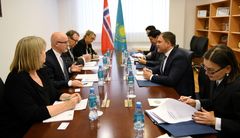 Kasakhstans viseutenriksminister Roman Vasilenko og Norges statssekretær i Utenriksdepartementet Audun Halvorsen. Kazakhstan’s Foreign Ministry