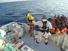 På patrulje i natt og i morges reddet mannskapet på redningsskøyta «Peter Henry von Koss» 114 migranter på vei til Hellas. 26 av dem var barn.