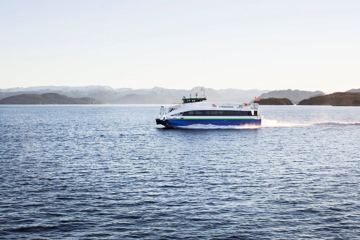 Grønnere hurtigbåter: Miljødirektoratet deler ut penger til fylkeskommuner til utrulling av utslippsfrie og elektriske hurtigbåter. Bilde av MS Rygerprins i Ryfylke. Foto: Kolumbus