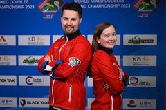 Mathias Brænden og Martine Vollan Rønning skal møte Estland i kvartfinalen i VM i curling mixed doubles. (Foto: WCF)