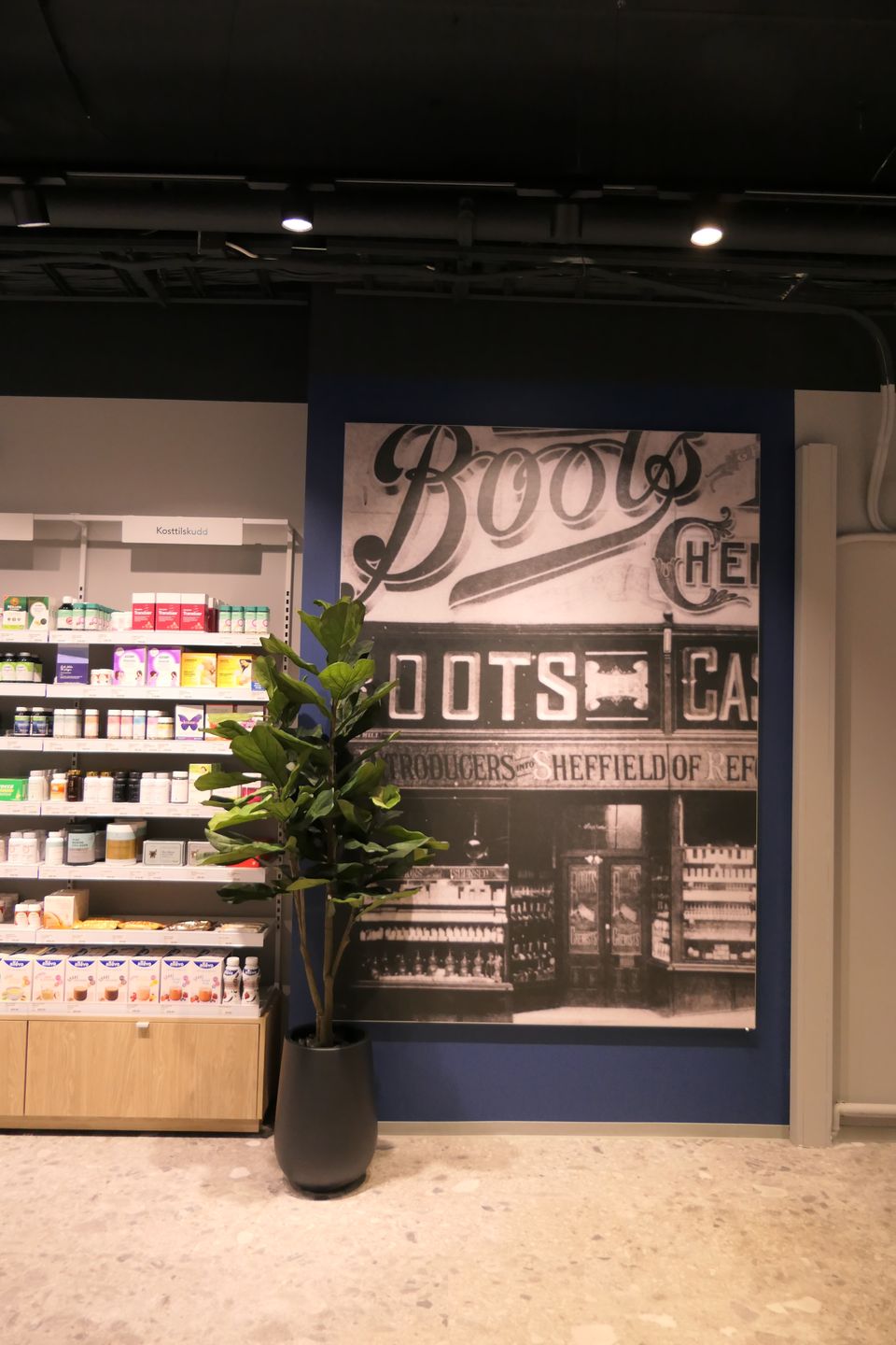 boots-apotek-i-helt-ny-drakt-boots-norge