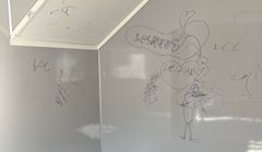 Slik vil vi ikke ha det på rasteplass-toaletter. Foto: Statens vegvesen