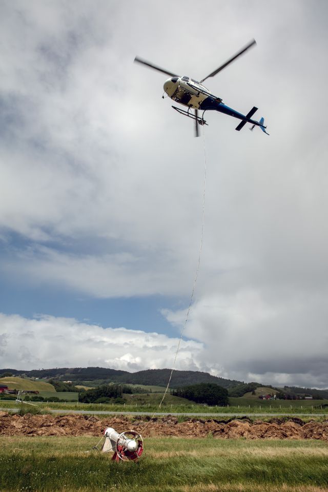Helikopter og målesonde høydebilde