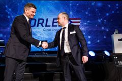 Lasse Kristoffersen, president i Norges Rederiforbund (t.v.) og Lars Jacob Engelsen, viseadministrerende direktør i Norled (t.v.). Foto: Kilian Munch