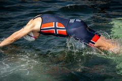 Solveig Natvig Løvseth er tilbake på øverste nivå, og deltar i sesongåpningen i Abu Dhabi. Her fra swim familiarisation. Foto: Mikal Iden/Norges Triatlonforbund (fritt bruk)