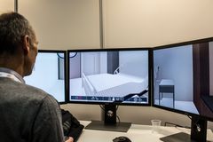 3D-modellen projiseres videre over på skjermvegger eller direkte i VR-briller som gir brukerne romfølelse. Inne i modellen fremstår brukerne som avatarer og kan møte andre brukere som er på befaring. Foto: COWI