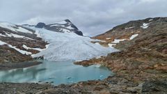 Fronten til Austre Okstindbreen har trekt seg tilbake 301 meter sidan målingane starta i 2006. Foto: Kjell-Harald Nesengmo/NVE.