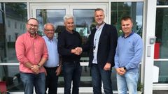 Bilde fra kontraktsigneringen (f.v.): Hans Petter Johannessen, distriktsleder Skanska Industrial Solutions, Magne Svenkerud, Almenningsbestyrer, Johs Wetten, styreleder Vang Almenning, Stig Lindland adm dir Skanska Industrial Solutions, Lars Ove Isaksætre, prosjektleder Skanska Industrial Solutions
