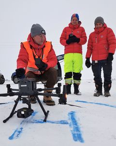 NVE bruker også droner for å kartlegge skredet. Foto: NVE