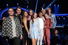 TOPP 9 I IDOL: Kristian Raanes (f.v.), Øystein H. Hegvik, Zino Mohammad, Philip Rustad, Kamilla Wigestrand, Carlisle Sienes, Anders Mowatt Haugland, Vilde Skogen og Casper Kuhlmann Kristensen. Foto: Thomas Reisæter/TV 2