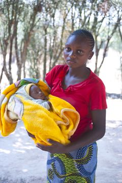 Ruth fra Zambia er 18 år og allerede gift med to barn. (Foto: Plan)