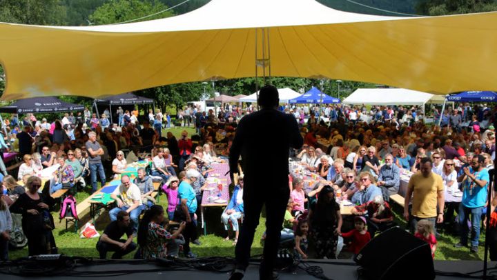 Førdefestivalen 2020 er avlyst, det betyr at scener som dette, som er frå den herlege festivalbrunsjen i parken i 2019, vil ingen få oppleve i Førde i år.