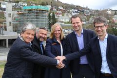 F.v.: Trond Rusten, prosjektdirektør i Bane NOR Eiendom, Svein Arild Steen-Mevold, adm. dir Scandic Hotels Norge, Connie Nyhaven, prosjektleder Bane NOR Eiendom, Tore Odfjell, daglig leder Odfjell Eiendom og Hans Erik Ringkjøb, ordfører Voss kommune. Foto: Kristian Røise Dahl