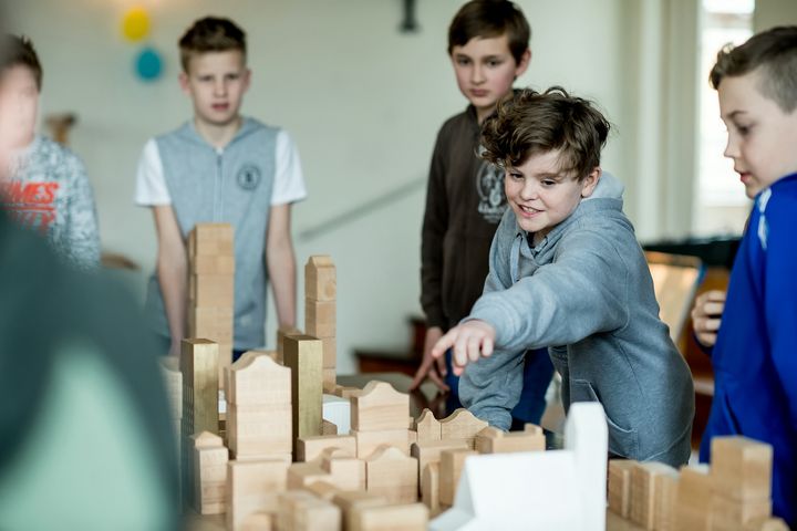 Bildet er hentet fra DKS-produksjonen «Byplansjefene», produsert av Nasjonalmuseet i samarbeid med Brendeland & Kristoffersen Arkitekter.
Foto: Lars Opstad / Kulturtanken