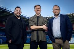 Patrick Rowlands, Carl-Erik Torp og Andreas Stabrun Smith er noen av de som skal kommentere kampene for NRK. Foto: Julia Marie Naglestad/NRK/TV 2