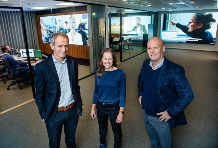 Cyviz, fra venstre: Finansdirektør Erik Fausa Olsen, markedsdirektør Marie Pettersson og administrerende direktør Espen Gylvik