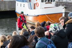 Erik Knudsen fra Redningsselskapet har ansvaret for å koordinere undervisningen under seilasen.