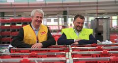 Distriktssjefene Odd-Arne Nilsen (til venstre) i Post og Torstein Stormo i Logistikk presenterte planene for en ny, felles terminal i Tromsø mandag. Terminalen skal stå ferdig i 2017. (Foto: Jørn Michalsen)