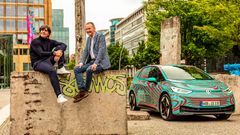 Joachim Löw, Tysklands landslagstrener for fotball og Herbert Diess, toppsjef for Volkswagen med ID.3