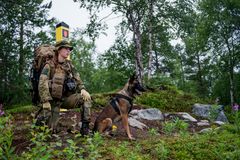 En hundepatrulje fra grensevakten patruljerer langs den norske siden av grensen mot Russland. Grensevakten er alltid på vakt for å hevde norsk suverenitet. Foto: Frederik Ringnes, Forsvaret