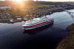 MS Bergensfjord langs kysten. Foto: Fotografenas.no