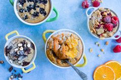 Baked oats gir deg mange muligheter for en god og variert frokost. Foto: MatPrat, Therese Elstad.