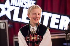 Semifinalist 4. mai: Vatle Tveiten Hoslemo fra Bykle fikk gullknapp av Petter Stordalen.