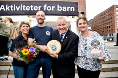 Fra venstre: adm.dir i Matmerk Nina Sundqvist, Hugo Vink, Landbruks- og matminister Bård Hoksrud og Marielle de Roos.