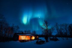 I fjor ble 1459 innbrudd på hytter og i fritidsboliger meldt til forsikringsselskapene, viser tall fra Finans Norge. (Foto: Pexels)