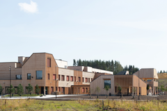 Ydalir skole og barnehage i Elverum er tegnt av Ola Roald Arkitektur. Byggherre er Elverum kommune. Foto: Ola Roald Arkitektur