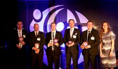 Juryleder Simone Møkster delte ut IMRF Local Hero Award til f.v. Frode Rostad og Stein Erik Aannerud fra Mjøsa og Magnus Hafslund, Kristian Lundemo og Espen Hole fra Bergen.