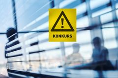 Det har vært en liten nedgang i konkursene siste halvår, men stadig flere bedrifter blir tvangsavviklet.