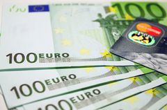 Forbrukerportalen Dinero.no har analysert prisene til samtlige kredittkort i Norge, og blant nesten 400 kredittkort er det kun tre kredittkort som gir gratis kontantuttak i utlandet.