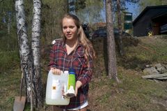 Sesongen for vårrengjøring er i gang, og med det kommer også mange miljøfarlige rengjøringsprodukter fram i lyset. Husk å sortere miljøfarlig avfall riktig. Foto: Marie Holen Danielson.